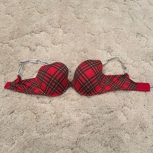 T-Shirt Victorias Secret bra